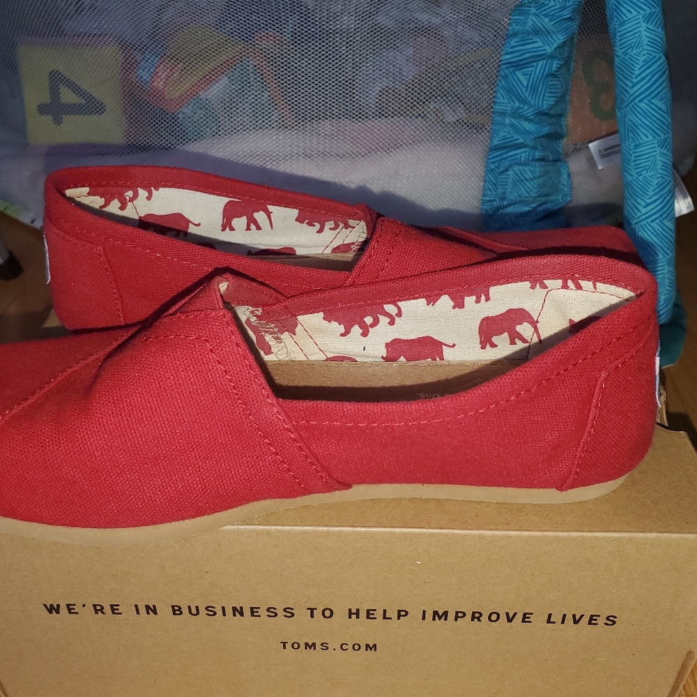 Tom's classics Red